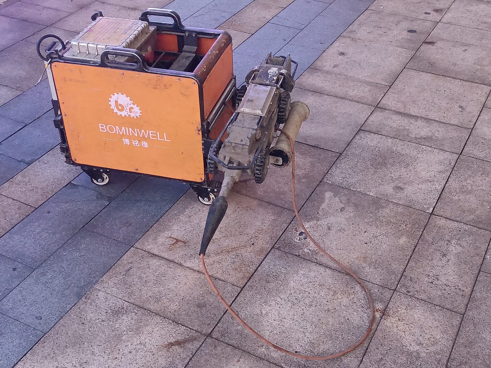 Electric pipeline inspection robot with camera